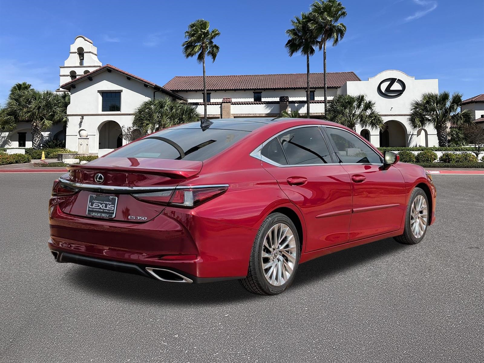 Used 2022 Lexus ES 350 Ultra Luxury w/ Accessory Package 2 FWD image 2