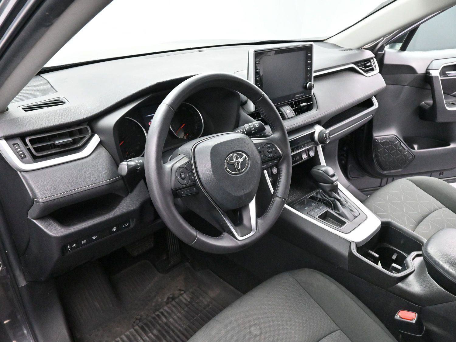 Used 2022 Toyota RAV4 XLE w/ Convenience Package image 16