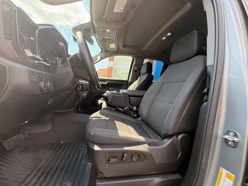 Used 2023 Chevrolet Silverado 1500 LT AWD/4WD image 5
