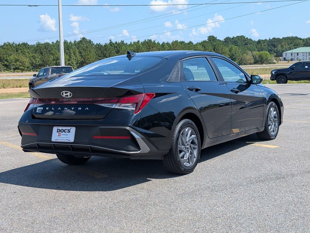 Used 2024 Hyundai Elantra SEL FWD image 5