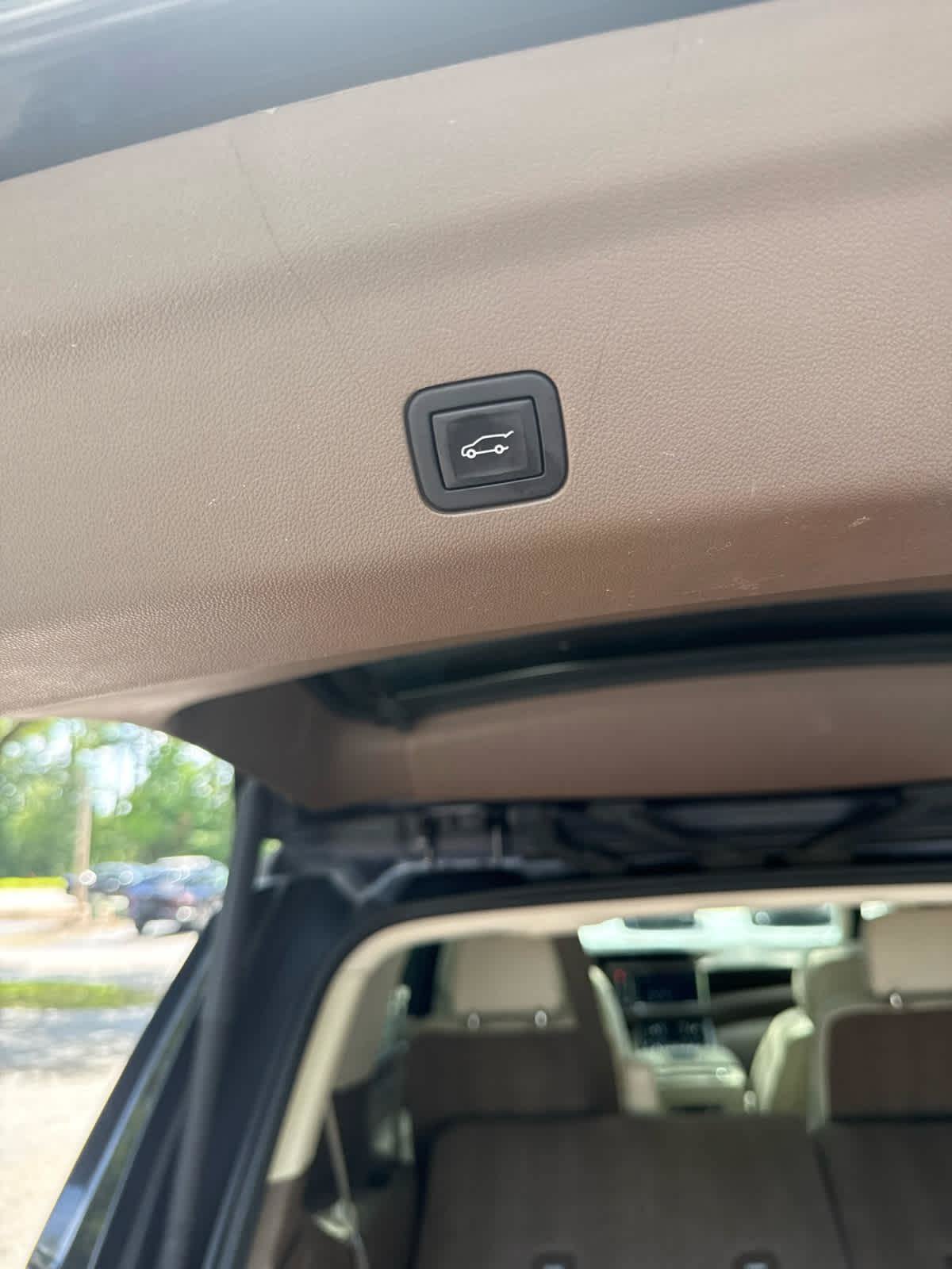 Used 2023 GMC Yukon Denali AWD/4WD image 14