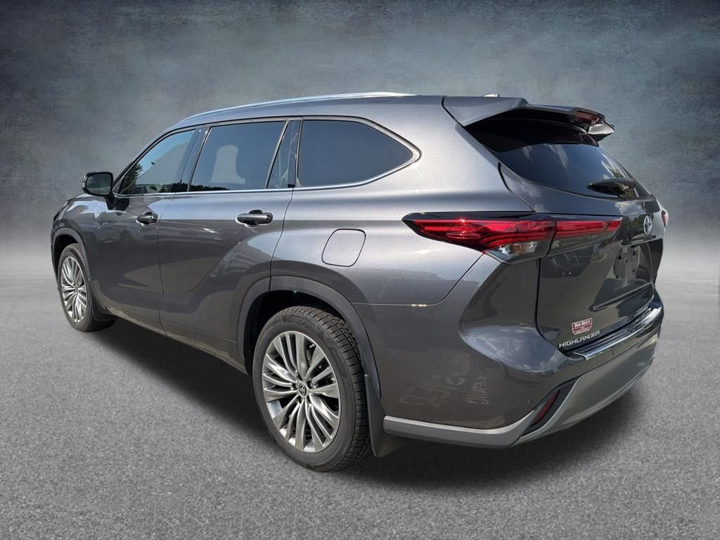 Used 2021 Toyota Highlander Platinum AWD/4WD image 3