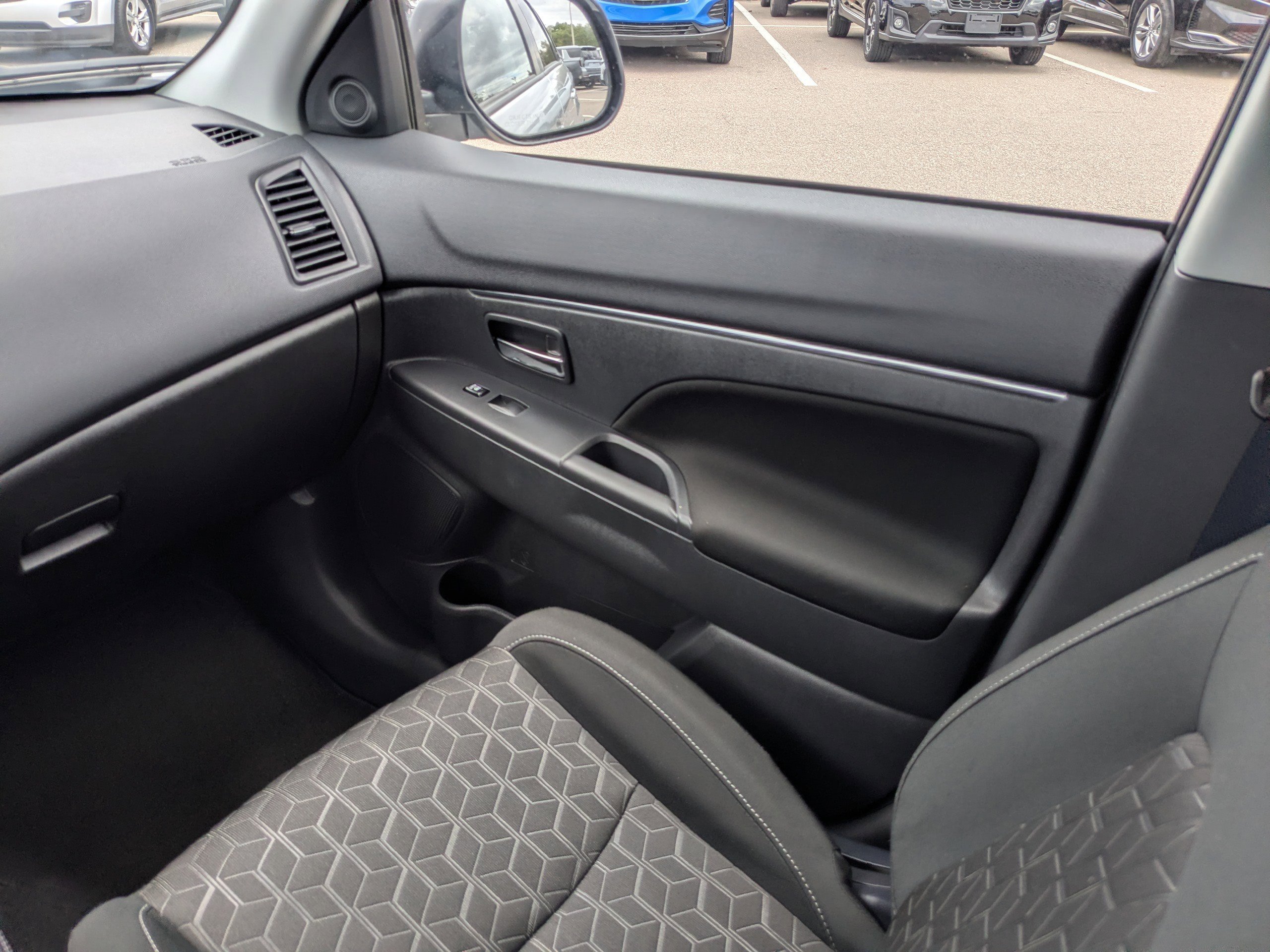 Used 2025 Mitsubishi Outlander Sport ES image 16