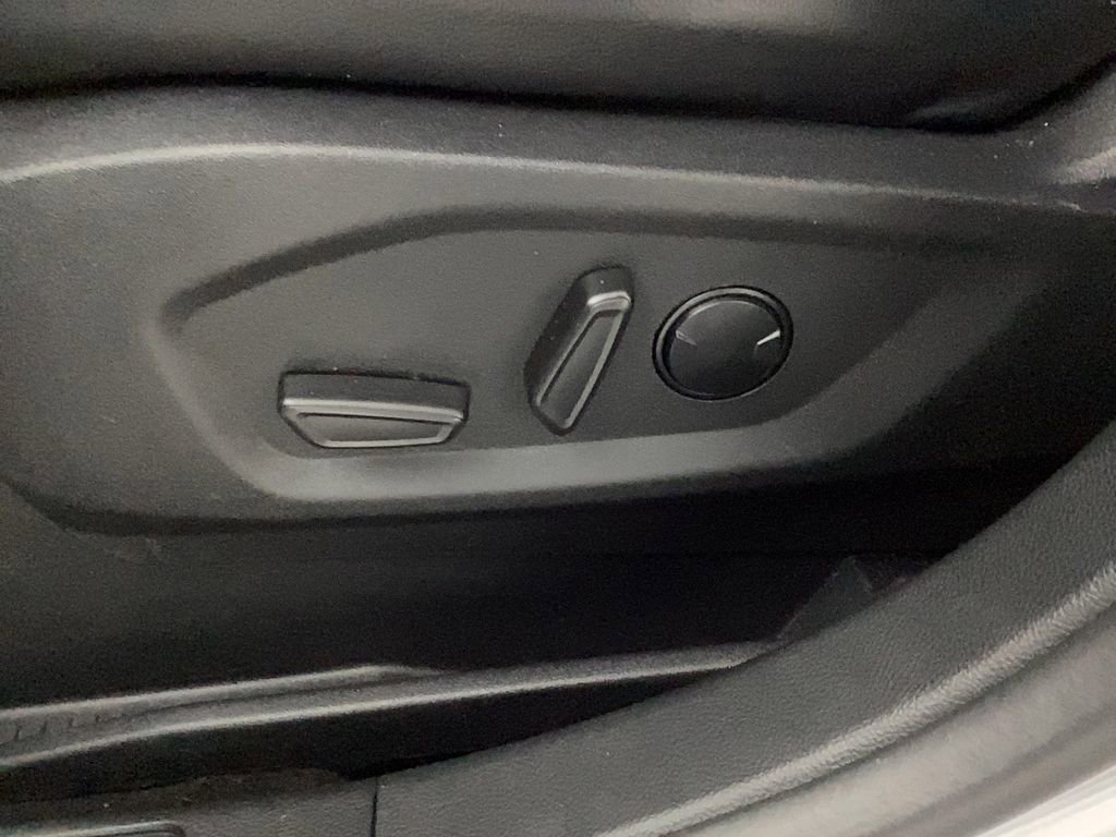 Used 2024 Ford Edge SEL image 16