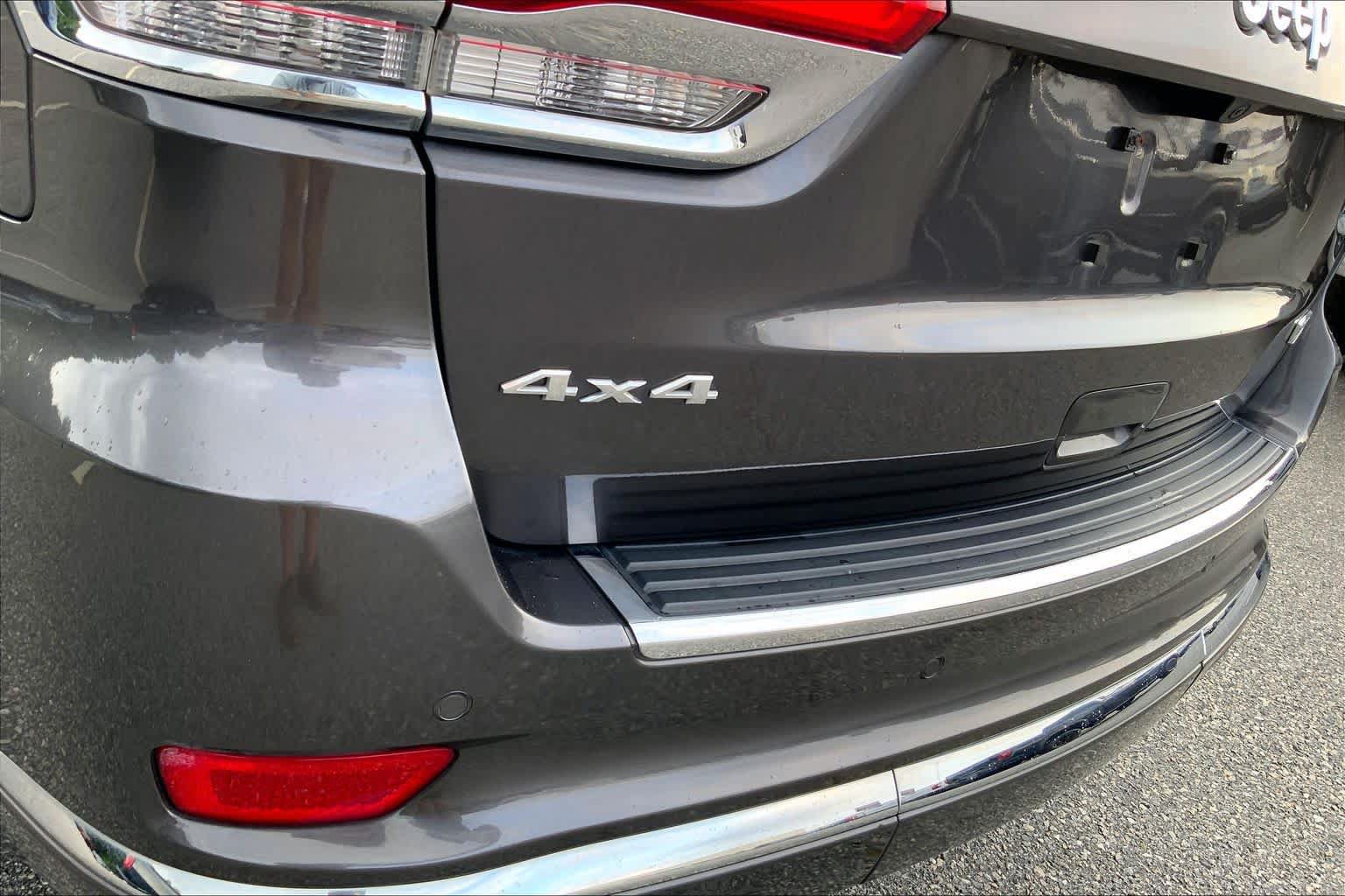 Used 2020 Jeep Grand Cherokee Summit AWD/4WD image 30