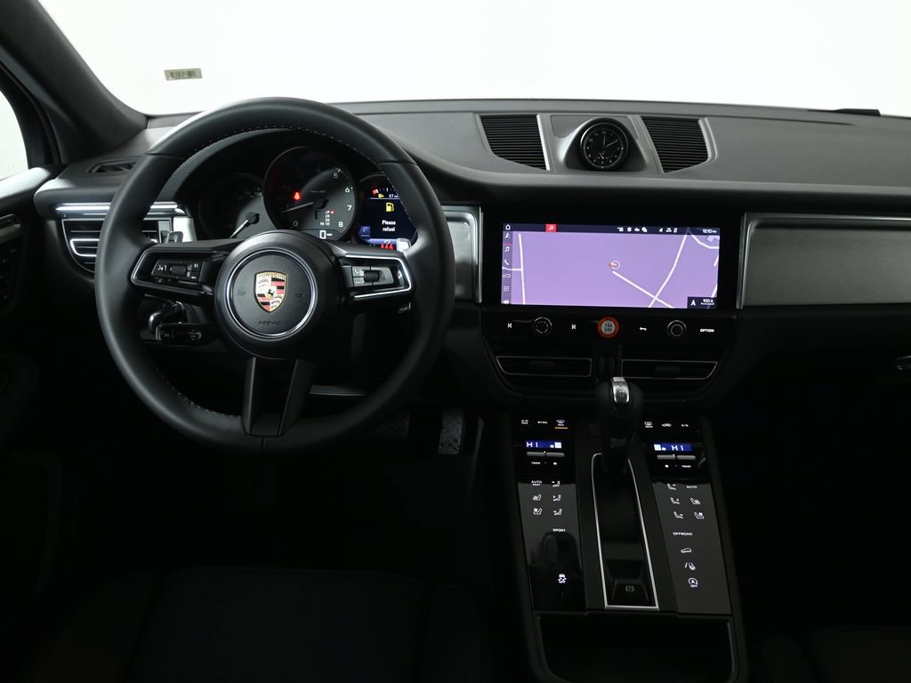 Used 2026 Porsche Macan AWD/4WD image 17