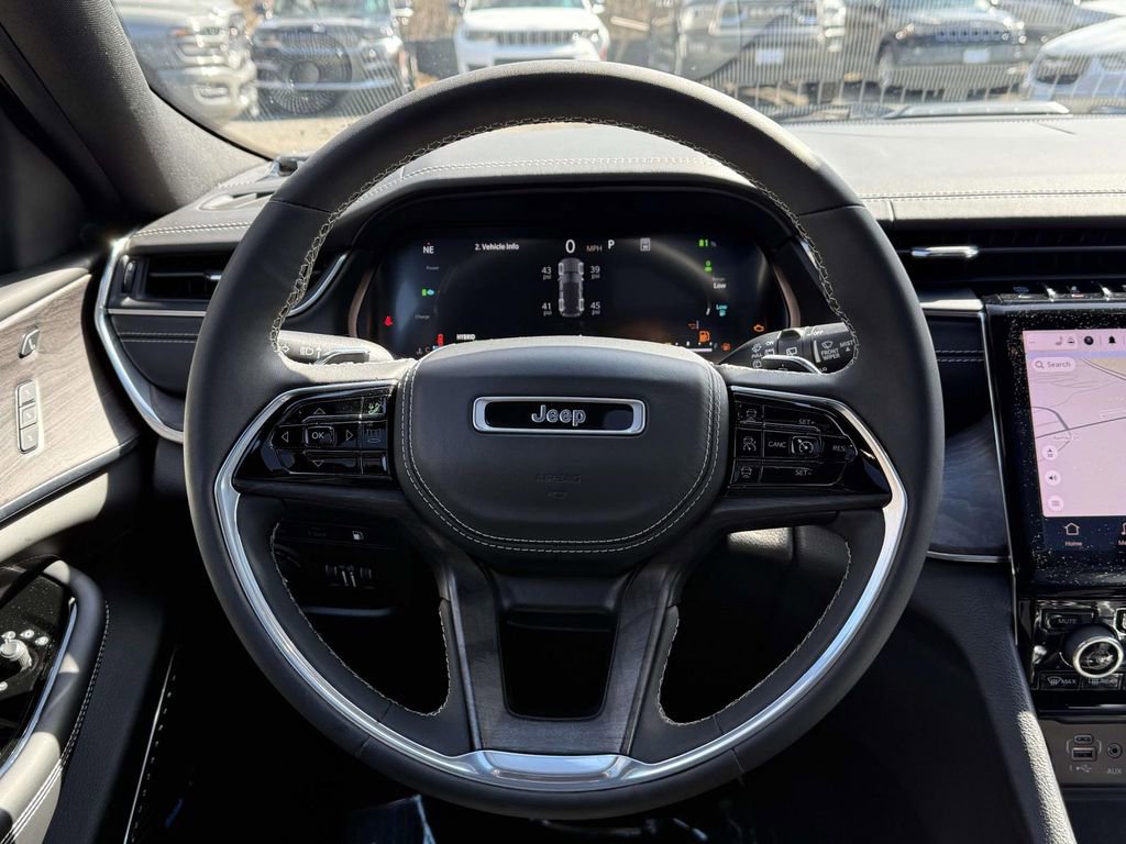 Used 2023 Jeep Grand Cherokee Overland w/ Luxury Tech Group IV image 18