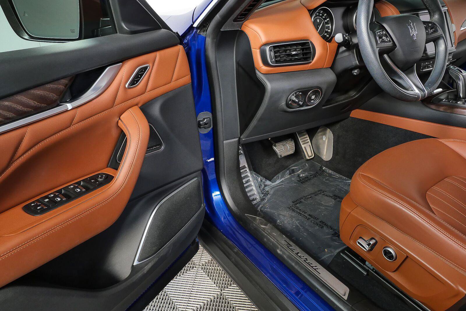 Used 2023 Maserati Levante GT AWD/4WD image 9