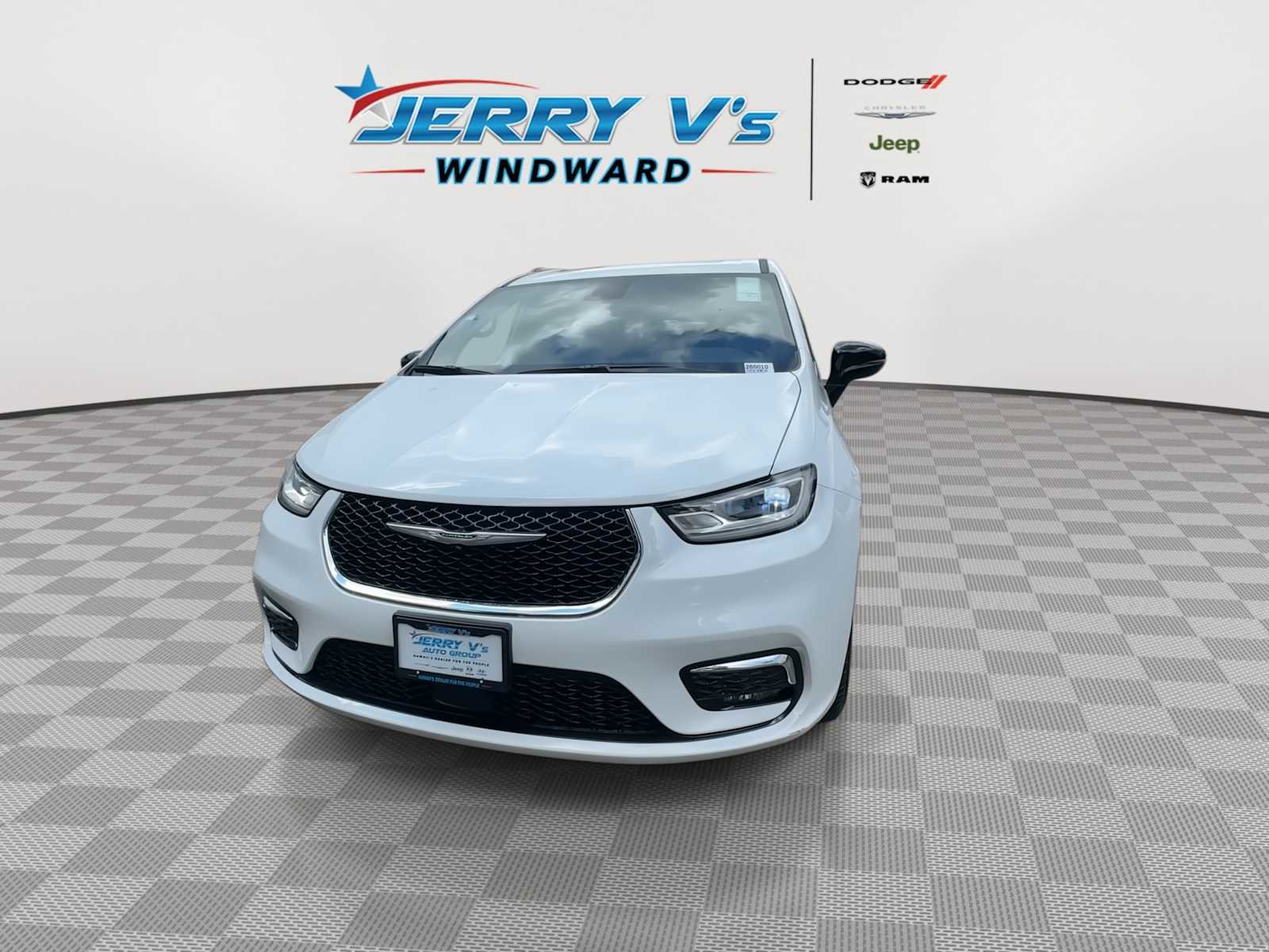 New 2026 Chrysler Pacifica Limited w/ Trailer Tow Group image 3