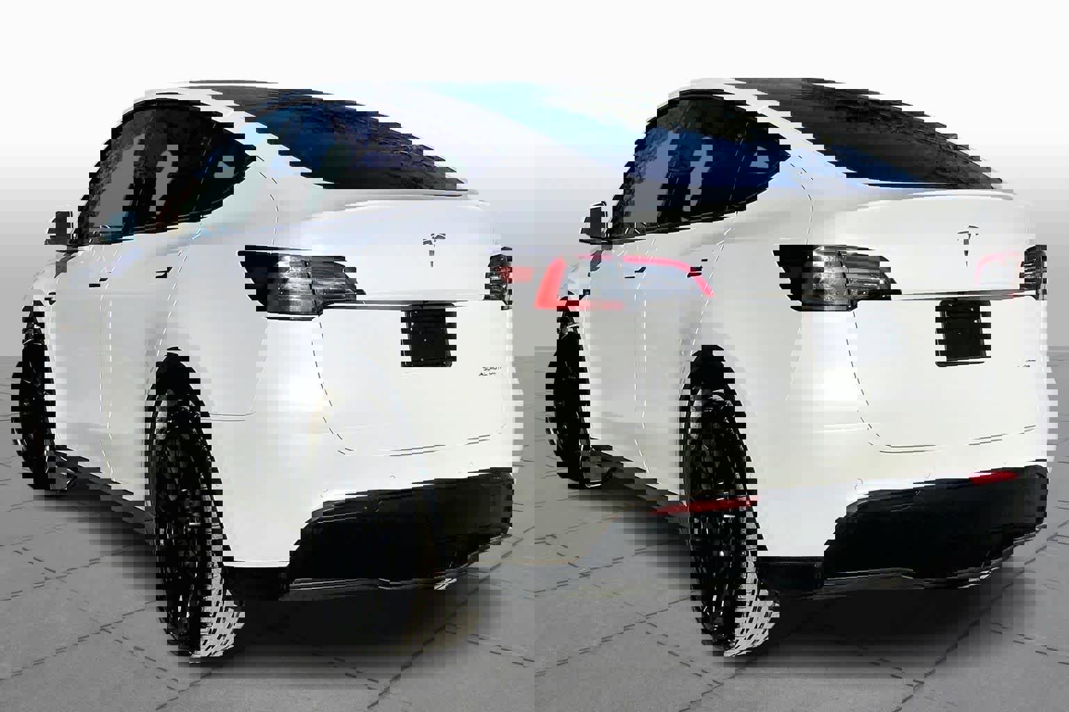 Used 2021 Tesla Model Y Long Range image 12