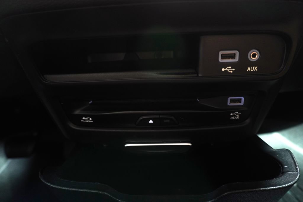 Used 2019 Chrysler Pacifica Limited w/ Tire & Wheel Group image 23