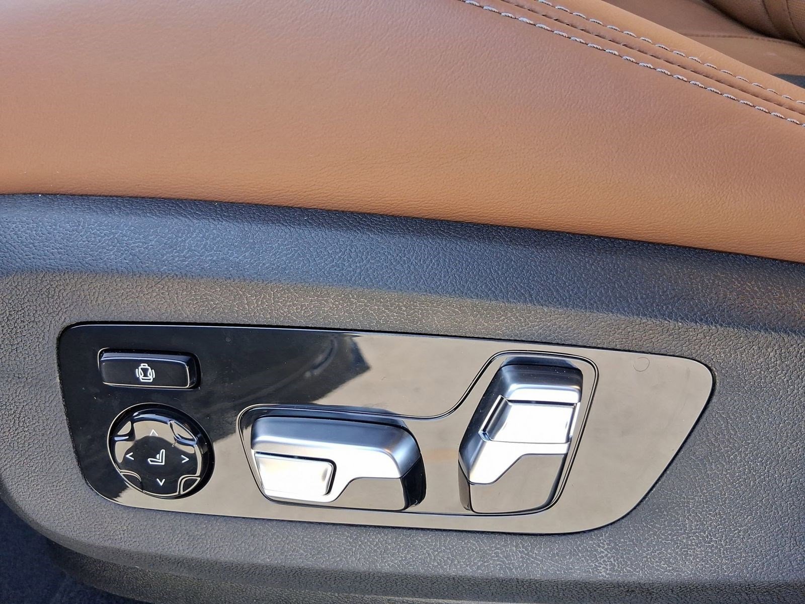 New 2026 BMW X5 M Competition w/ Executive Package image 14