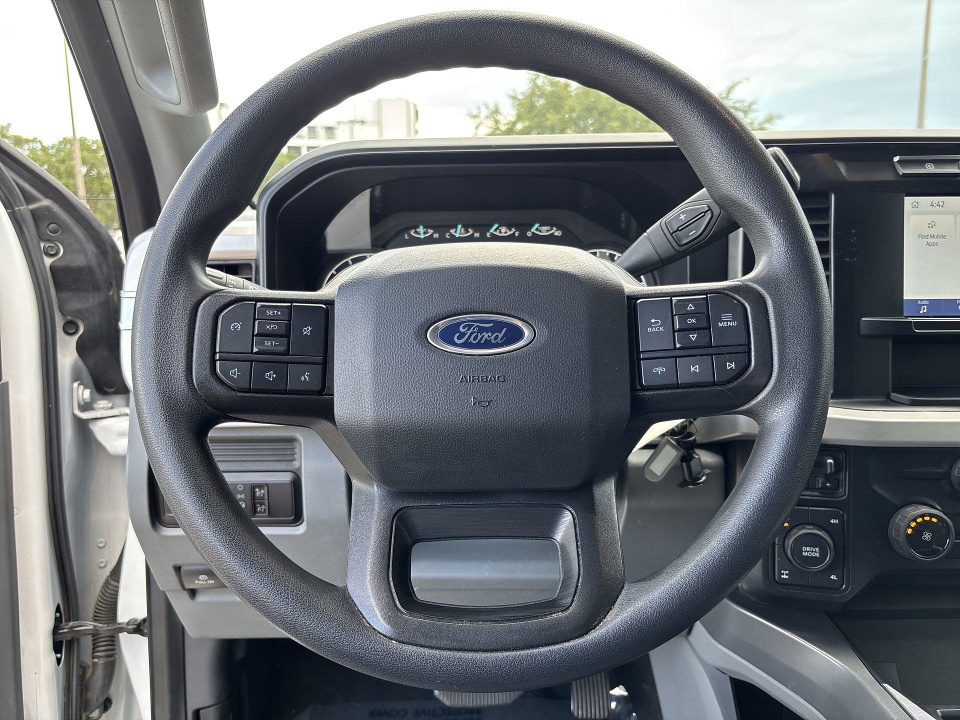 Used 2023 Ford F250 XLT w/ FX4 Off-Road Package AWD/4WD image 11