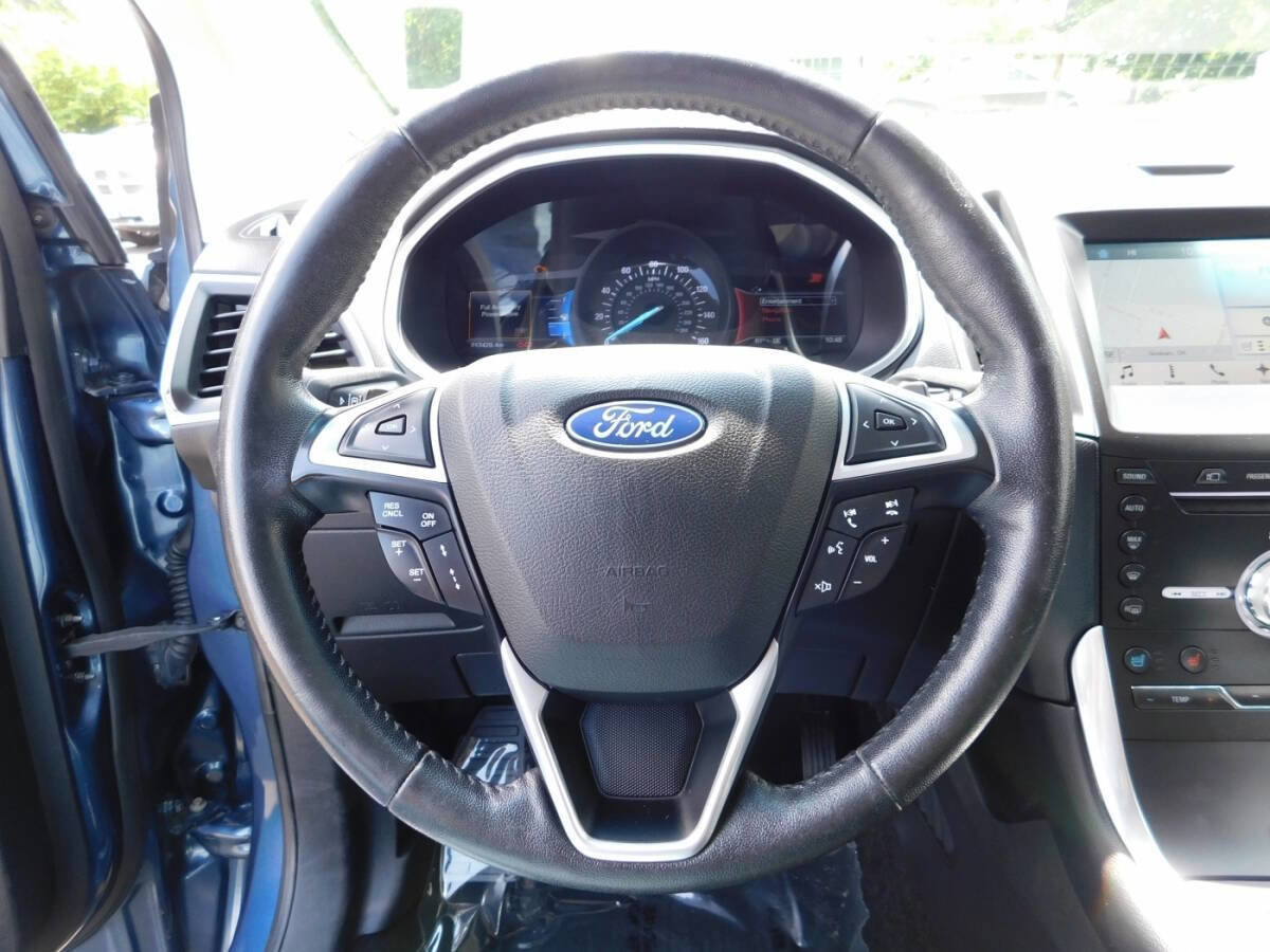Used 2018 Ford Edge Titanium w/ Equipment Group 302A image 10