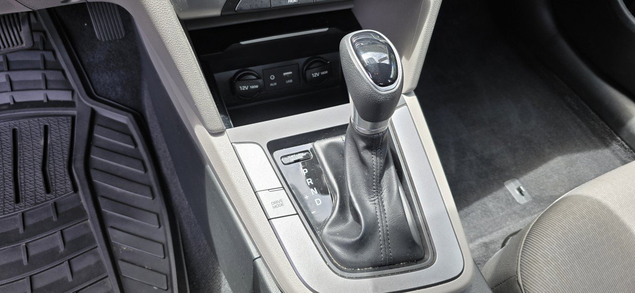 Used 2018 Hyundai Elantra SE FWD image 17