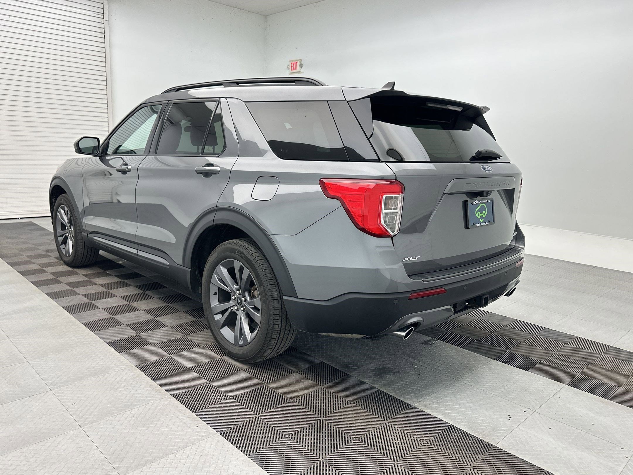 Used 2023 Ford Explorer XLT w/ Equipment Group 202A image 3