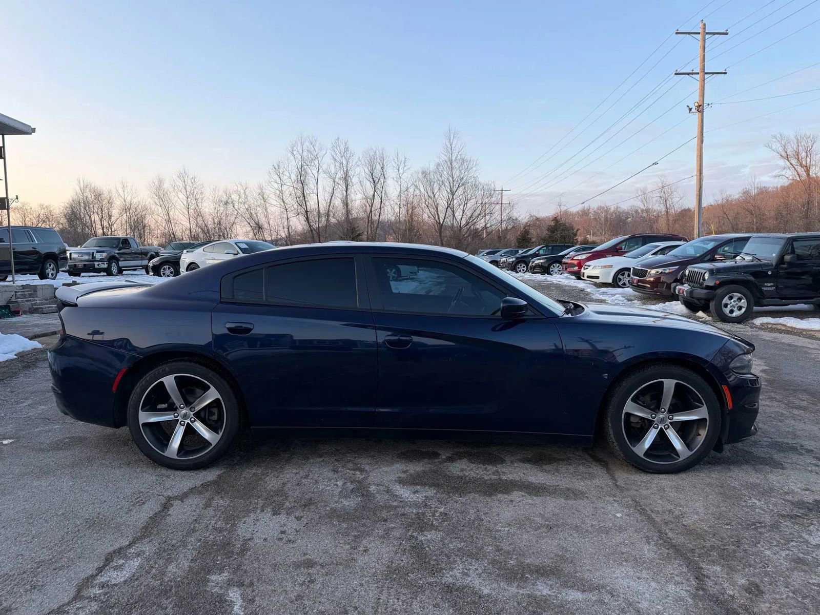 Used 2017 Dodge Charger SE image 4