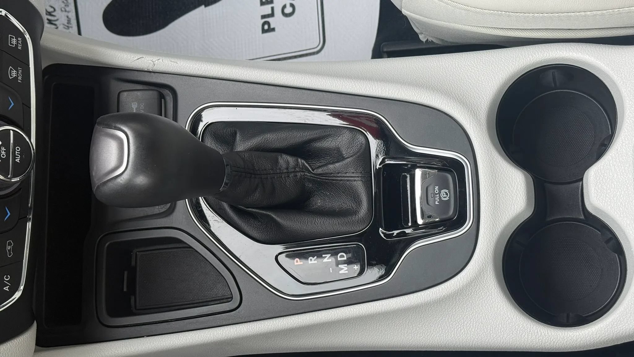 Used 2019 Jeep Cherokee Limited w/ Luxury Group FWD image 20