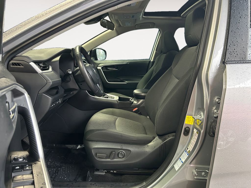 Used 2021 Toyota RAV4 XLE image 16