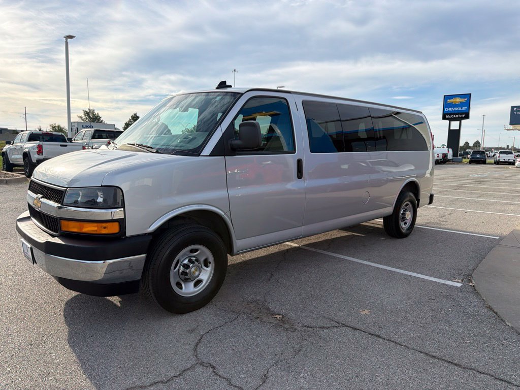 Used 2025 Chevrolet Express 3500 LT w/ LT Preferred Equipment Group RWD image 6