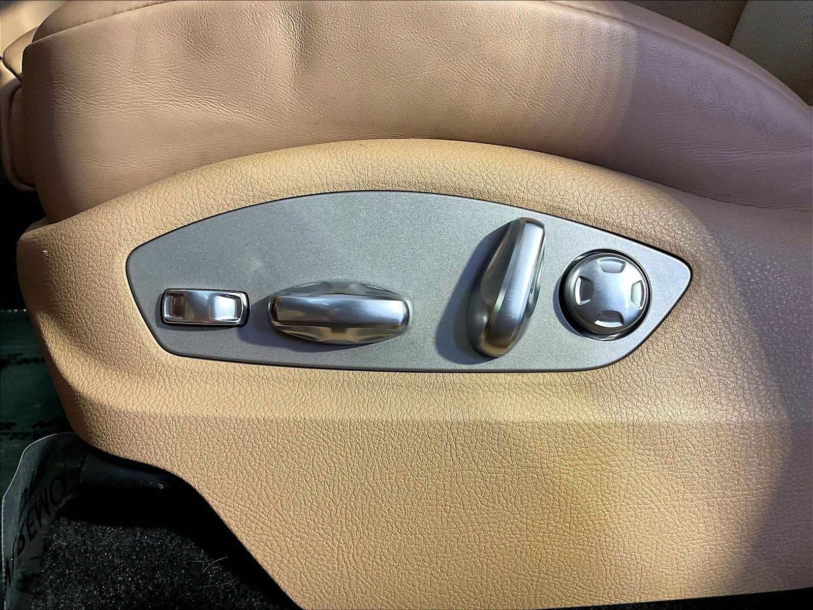 Certified 2023 Porsche Macan AWD/4WD image 38