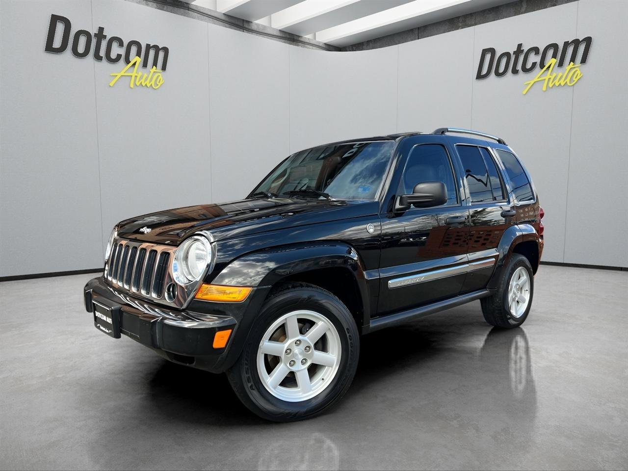 Used 2005 Jeep Liberty Limited image 2