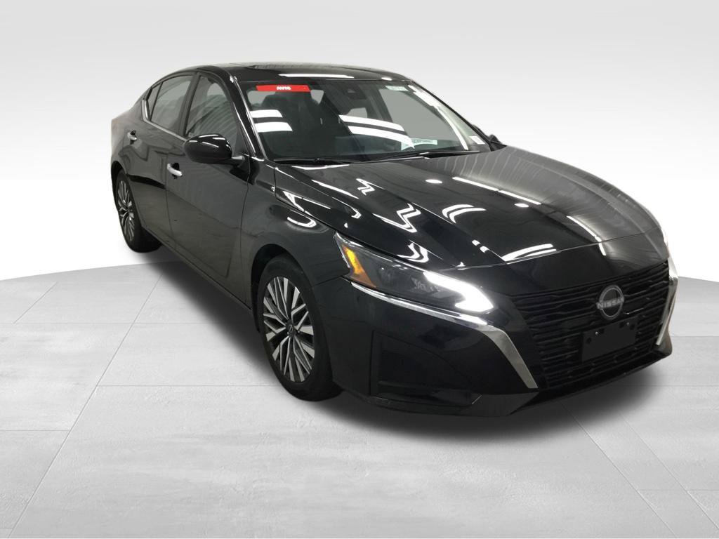 Used 2024 Nissan Altima 2.5 SV w/ SV Premium Package FWD image 4