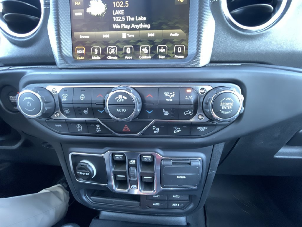 Used 2018 Jeep Wrangler Unlimited Sahara AWD/4WD image 35