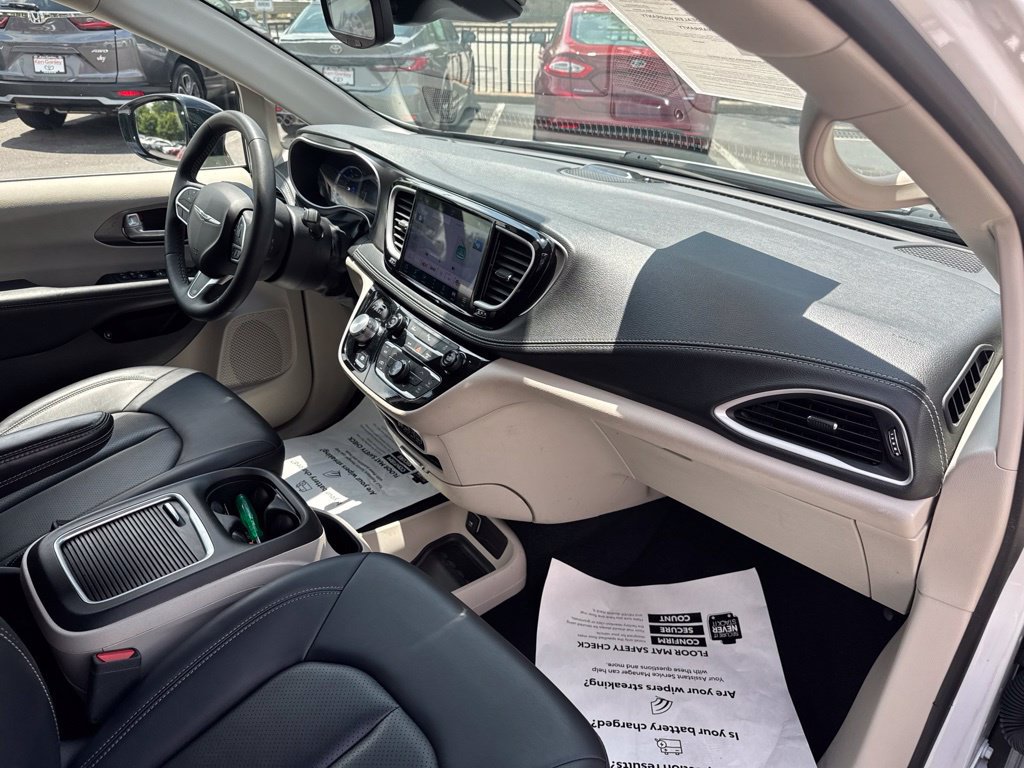 Used 2024 Chrysler Pacifica Limited FWD image 34