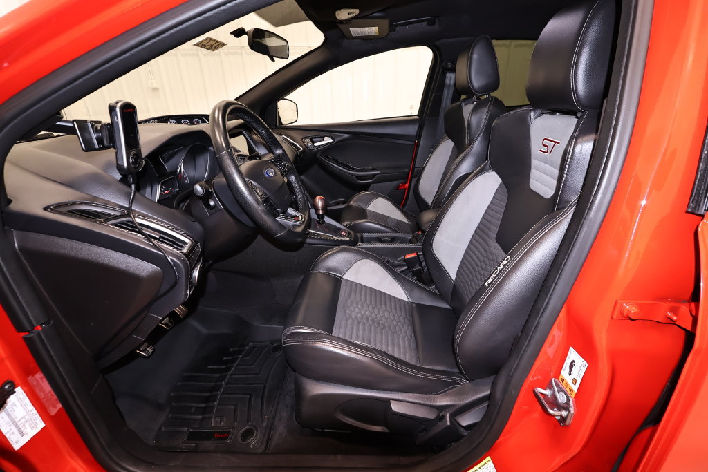 Used 2015 Ford Focus ST w/ Equipment Group 401A FWD image 11