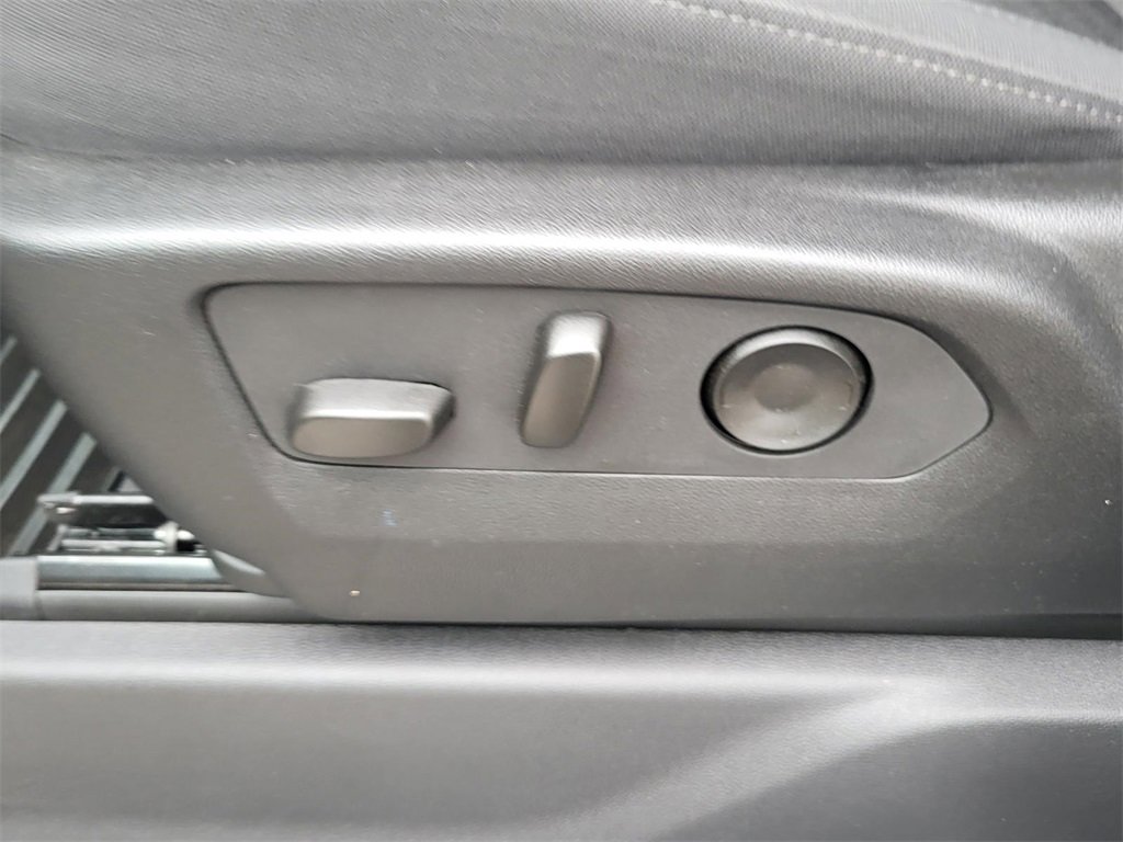 Used 2025 Chevrolet Silverado 2500 Custom w/ Custom Value Package image 17