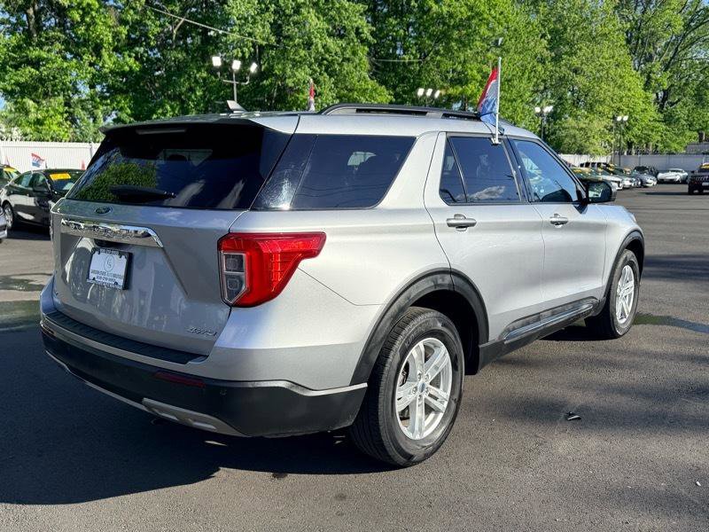 Used 2022 Ford Explorer XLT w/ Equipment Group 202A AWD/4WD image 6