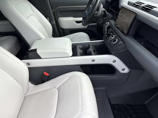 Used 2025 Land Rover Defender 130 X-Dynamic SE AWD/4WD image 23