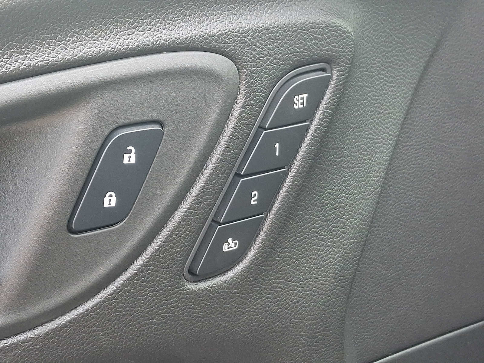 Used 2024 Buick Encore GX Avenir w/ Avenir Convenience Package FWD image 27