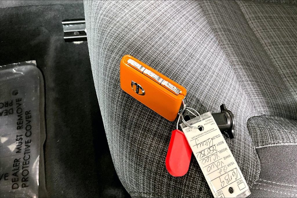 Used 2022 Volvo XC60 B5 Momentum image 10