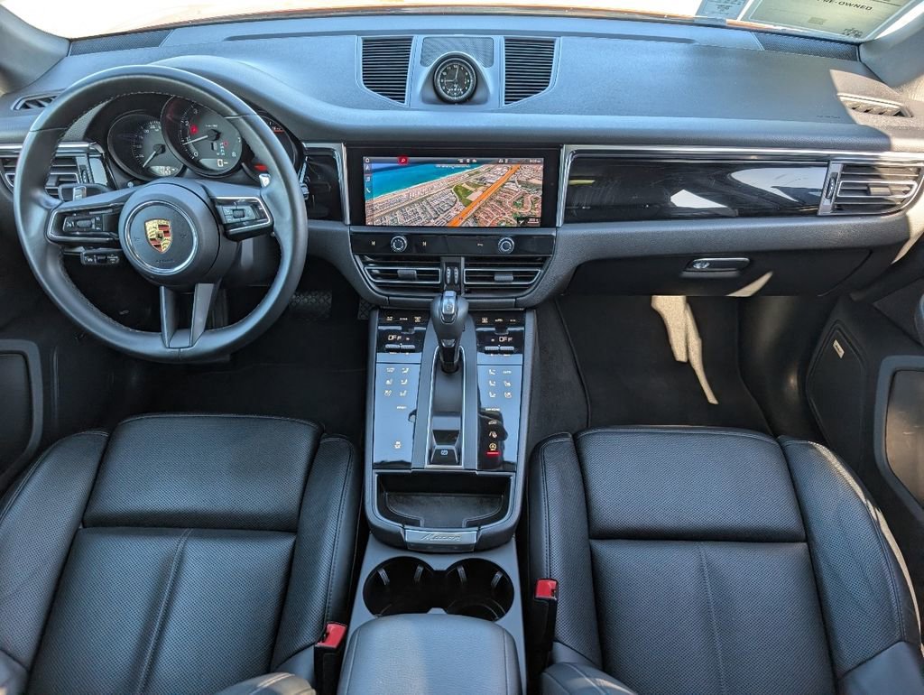 Certified 2024 Porsche Macan image 6