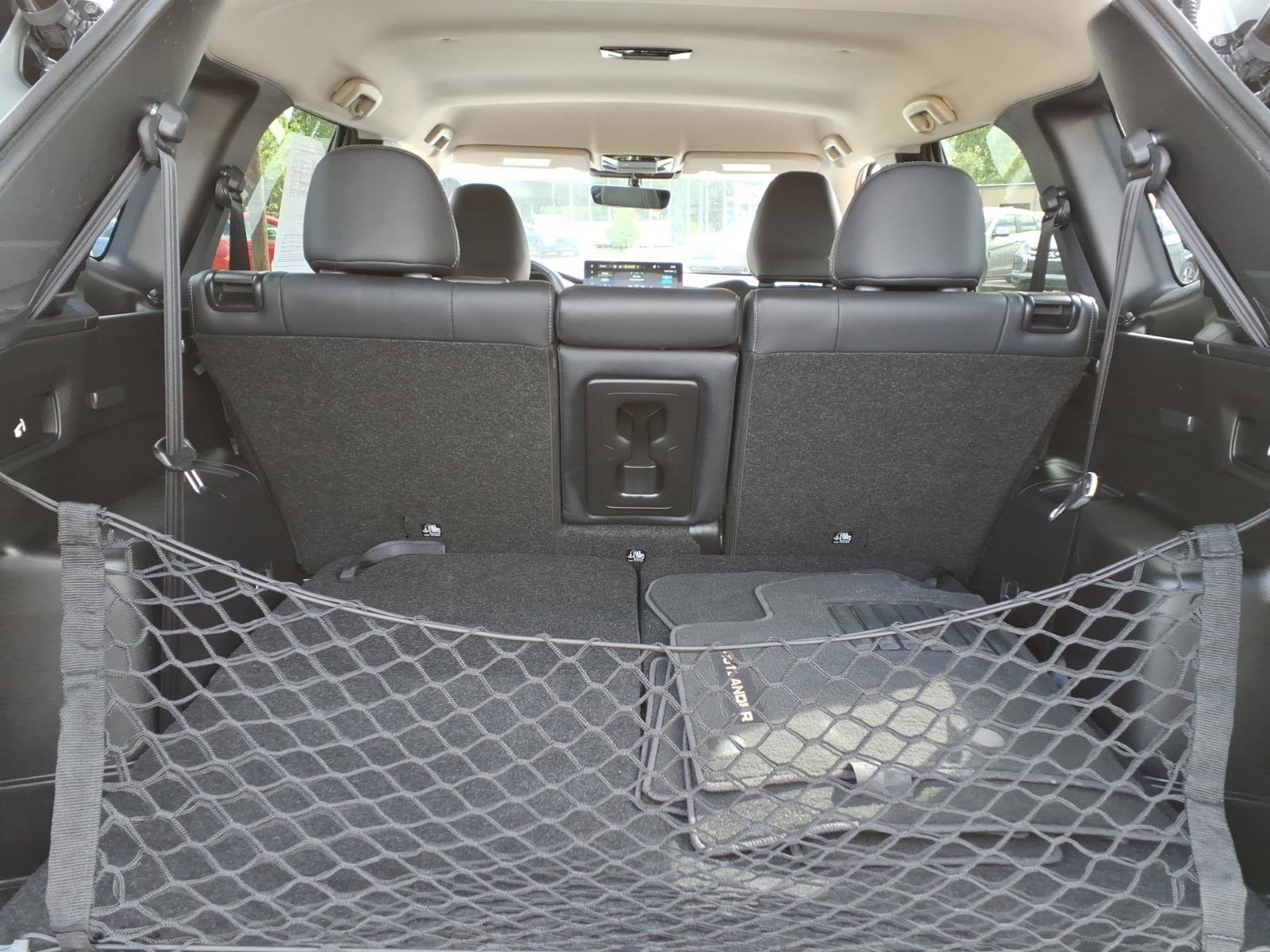 Used 2025 Mitsubishi Outlander SE AWD/4WD image 18