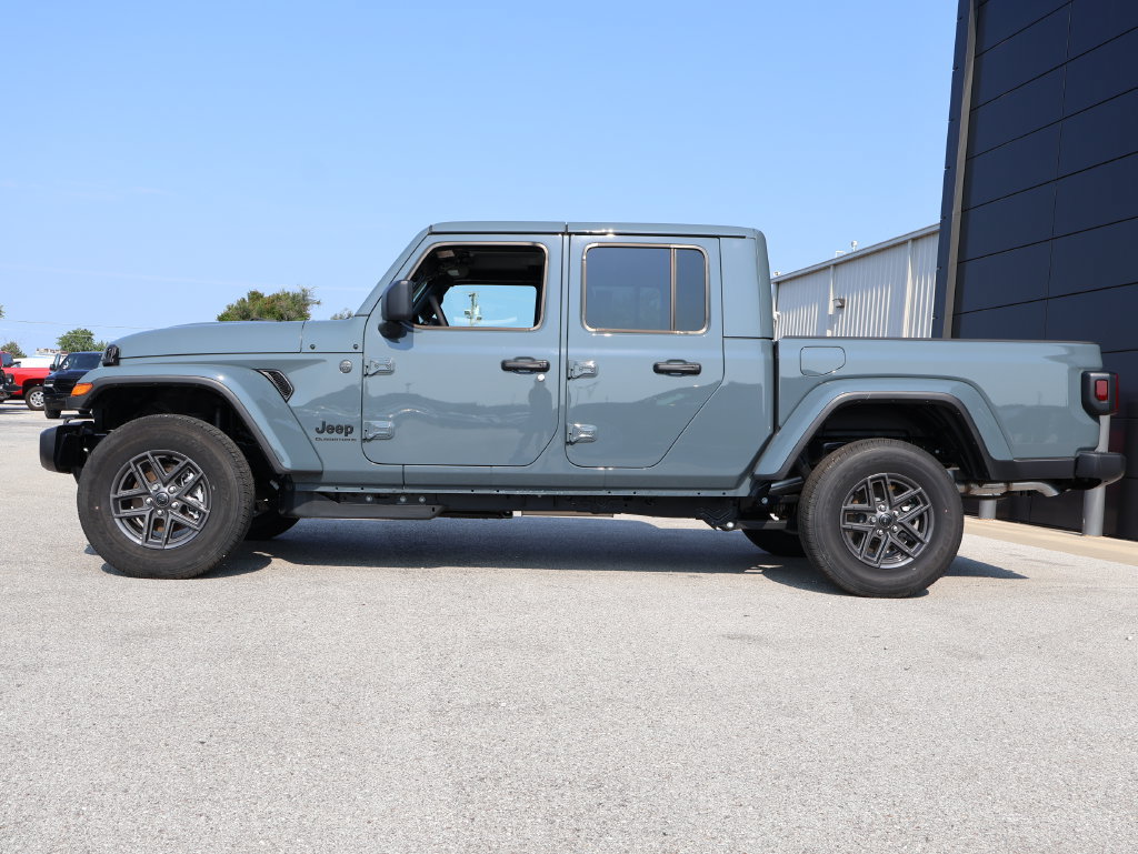 New 2026 Jeep Gladiator Sport AWD/4WD image 2