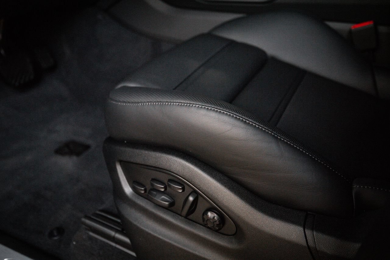 New 2026 Porsche Cayenne E-Hybrid Coupe AWD/4WD image 14