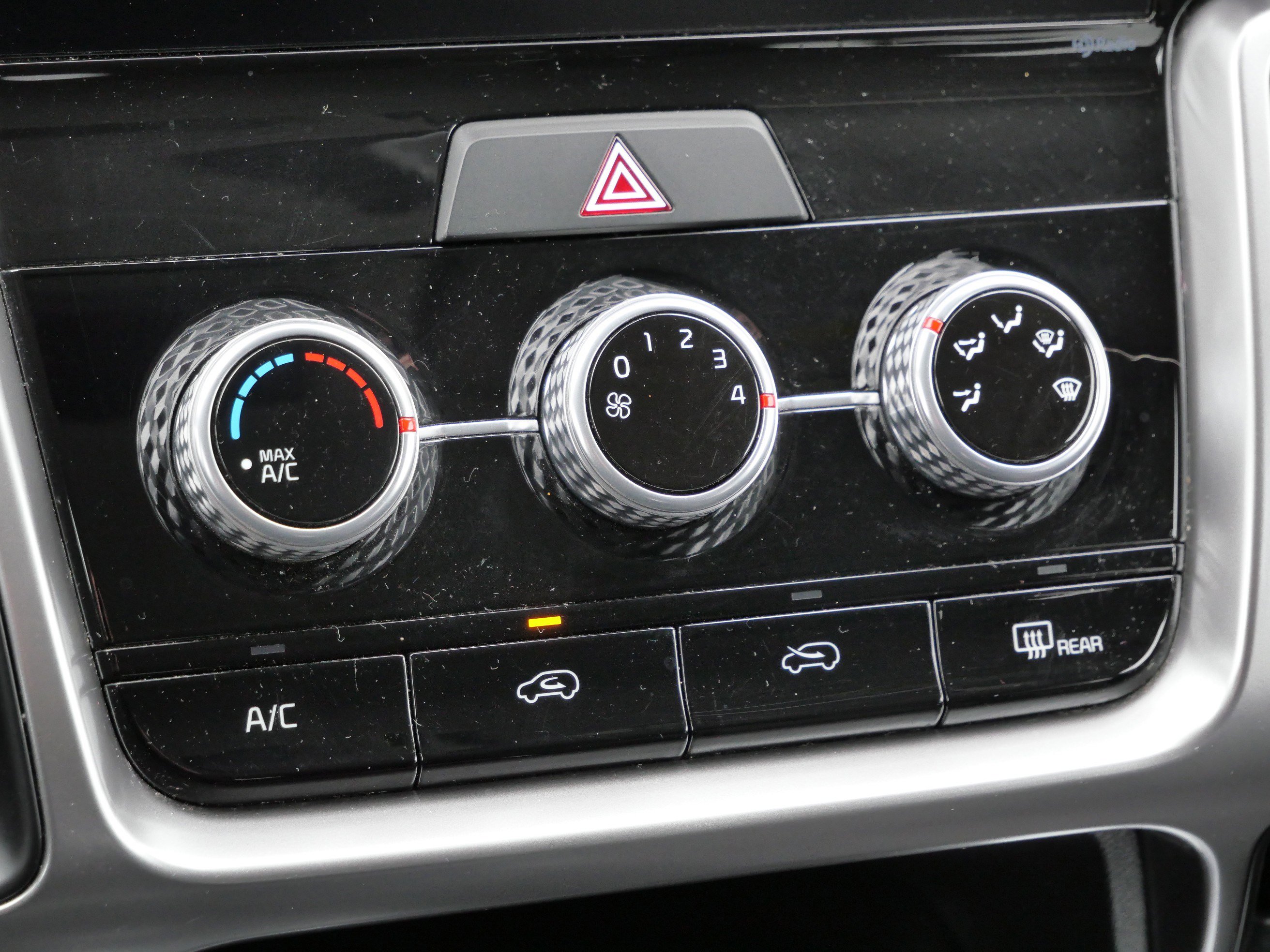 Used 2023 Kia Sorento LX image 24