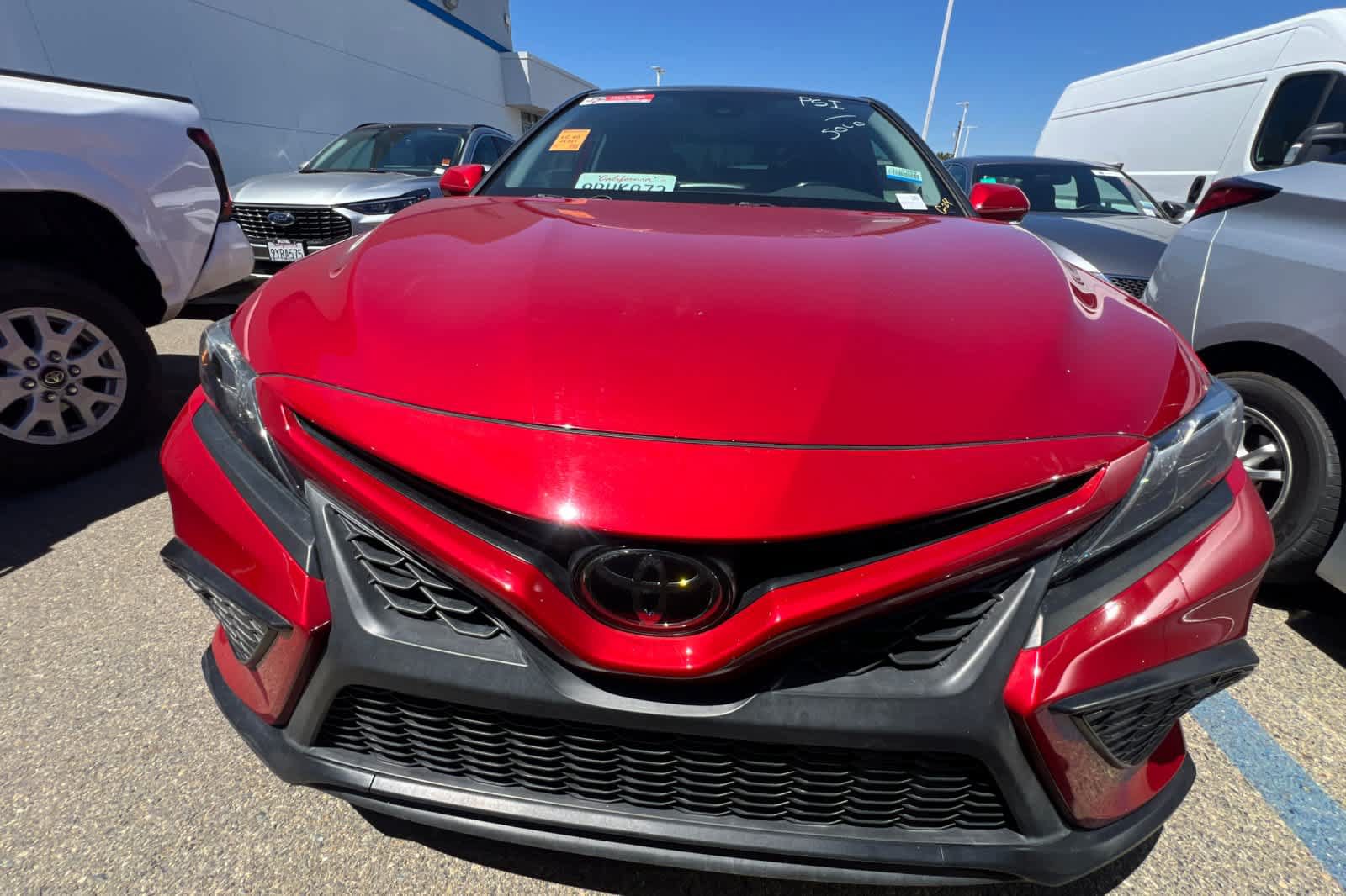 Used 2022 Toyota Camry SE FWD image 2