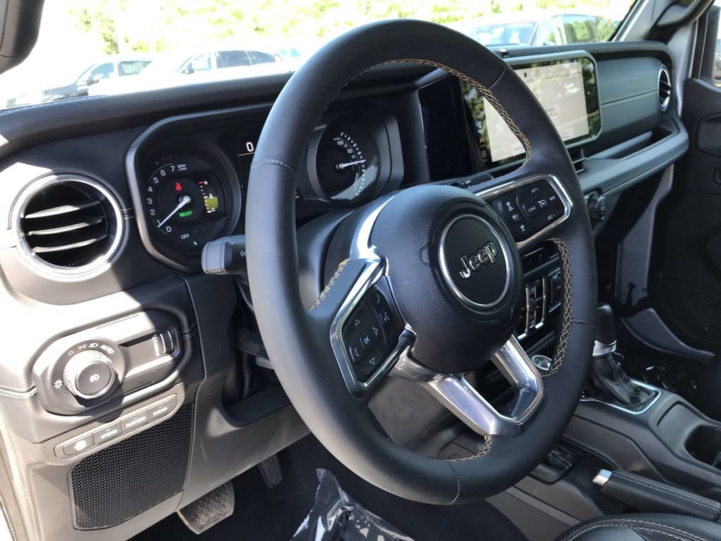 Used 2024 Jeep Wrangler Unlimited Sahara AWD/4WD image 21