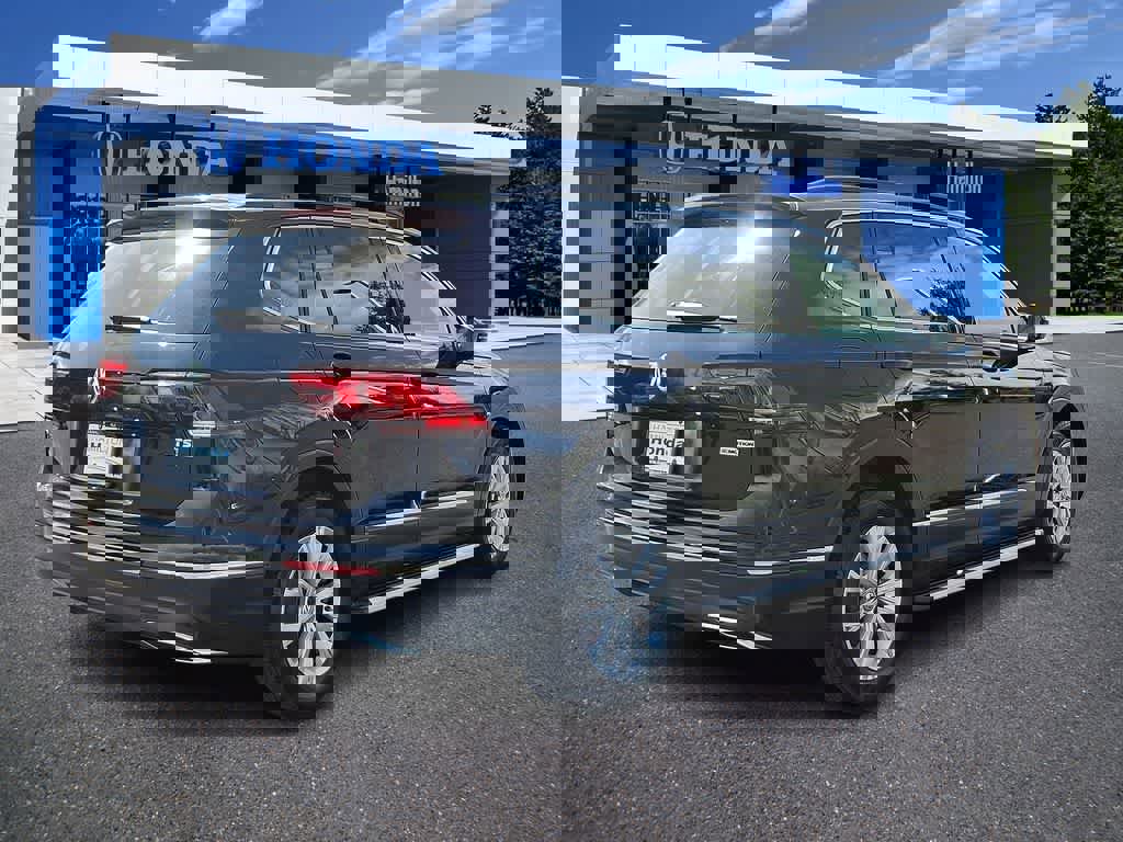 Used 2018 Volkswagen Tiguan SE w/ Panoramic Sunroof Package image 24