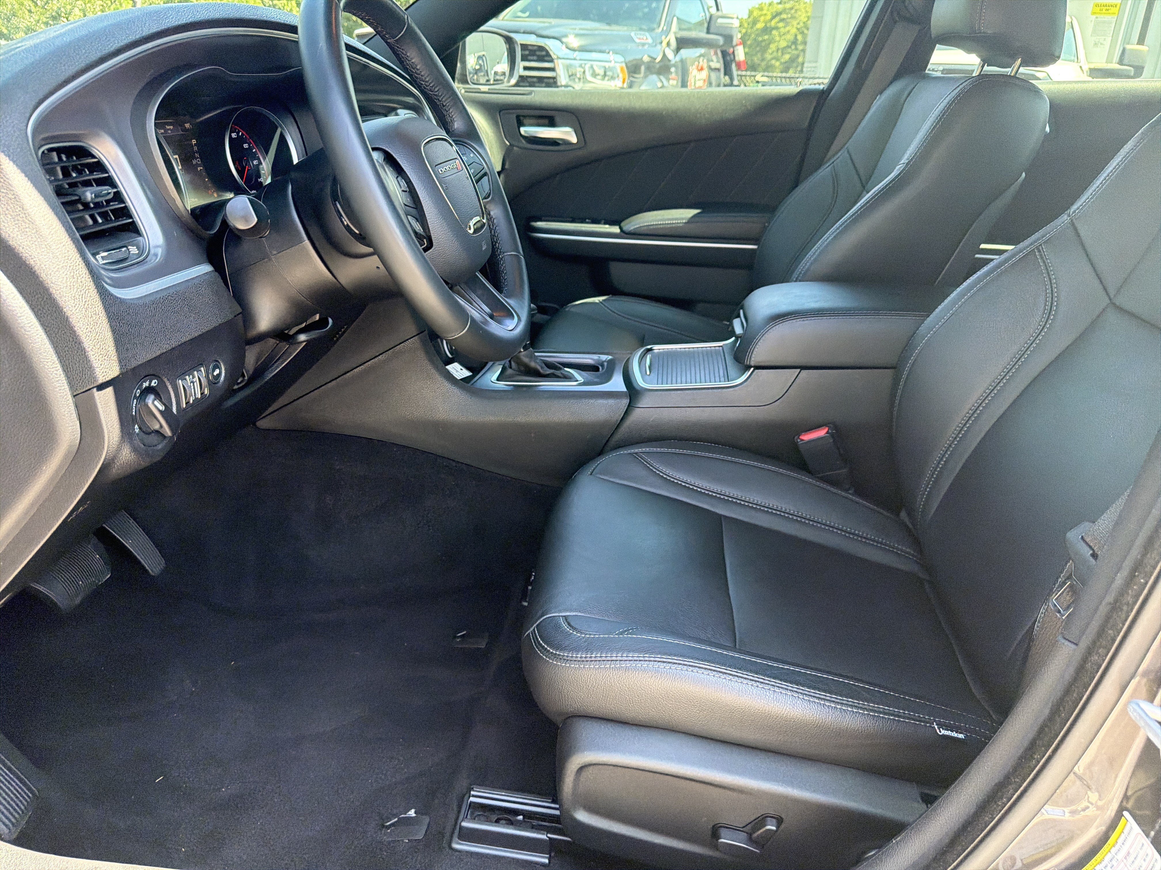 Used 2019 Dodge Charger SXT RWD image 11
