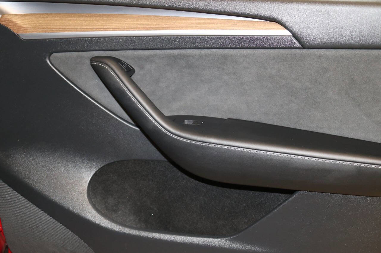 Used 2023 Tesla Model Y Performance image 54