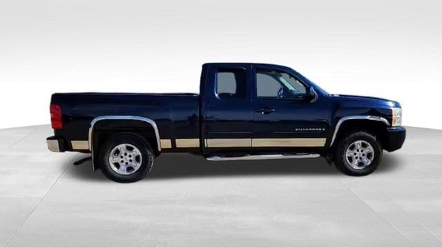 Used 2008 Chevrolet Silverado 1500 LTZ w/ Suspension Package, Off-Road image 9
