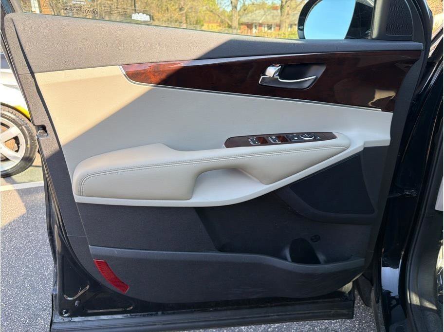 Used 2018 Kia Sorento LX image 8