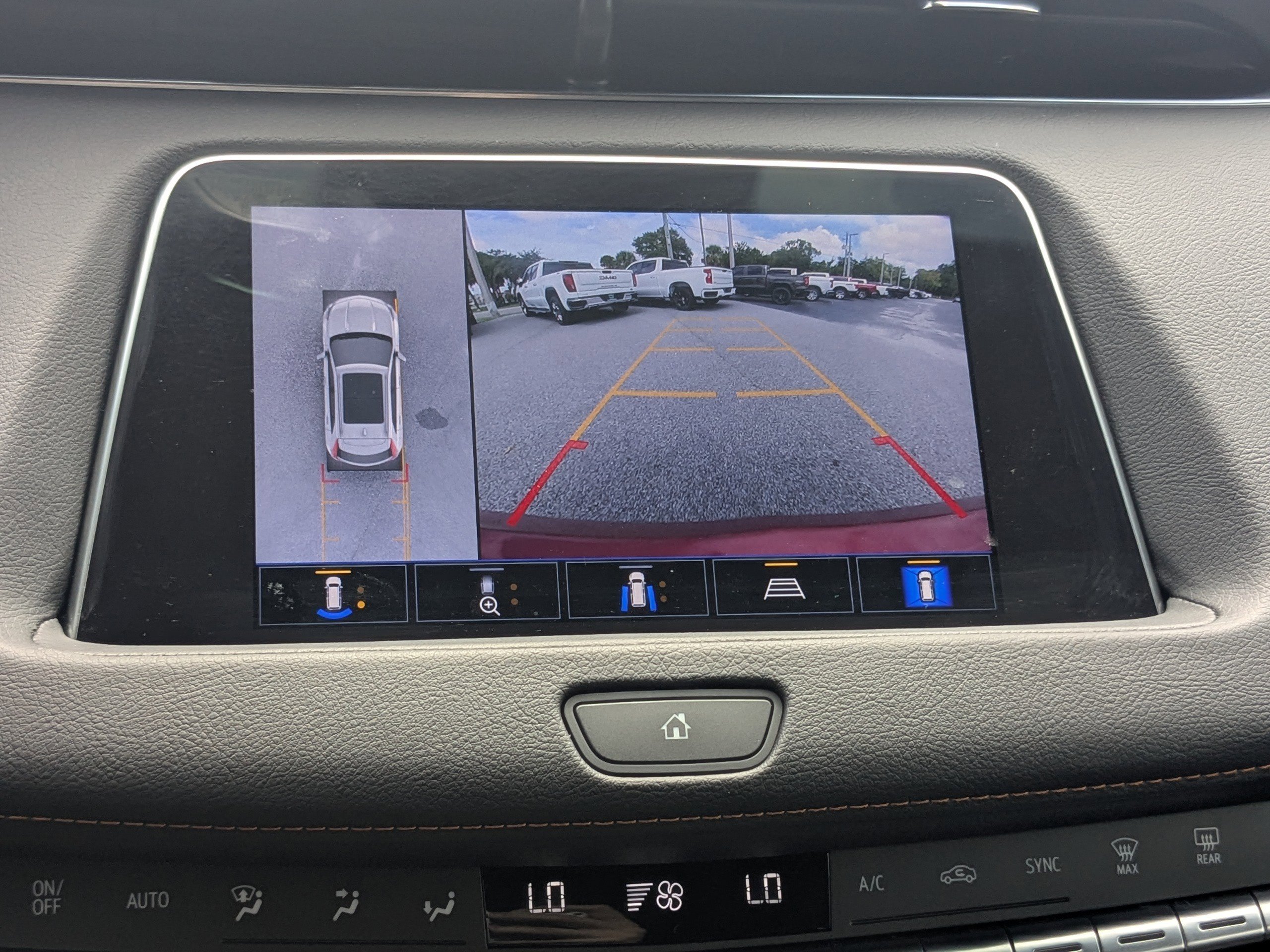Certified 2023 Cadillac XT4 Sport w/ Enhanced Visibility Package image 4