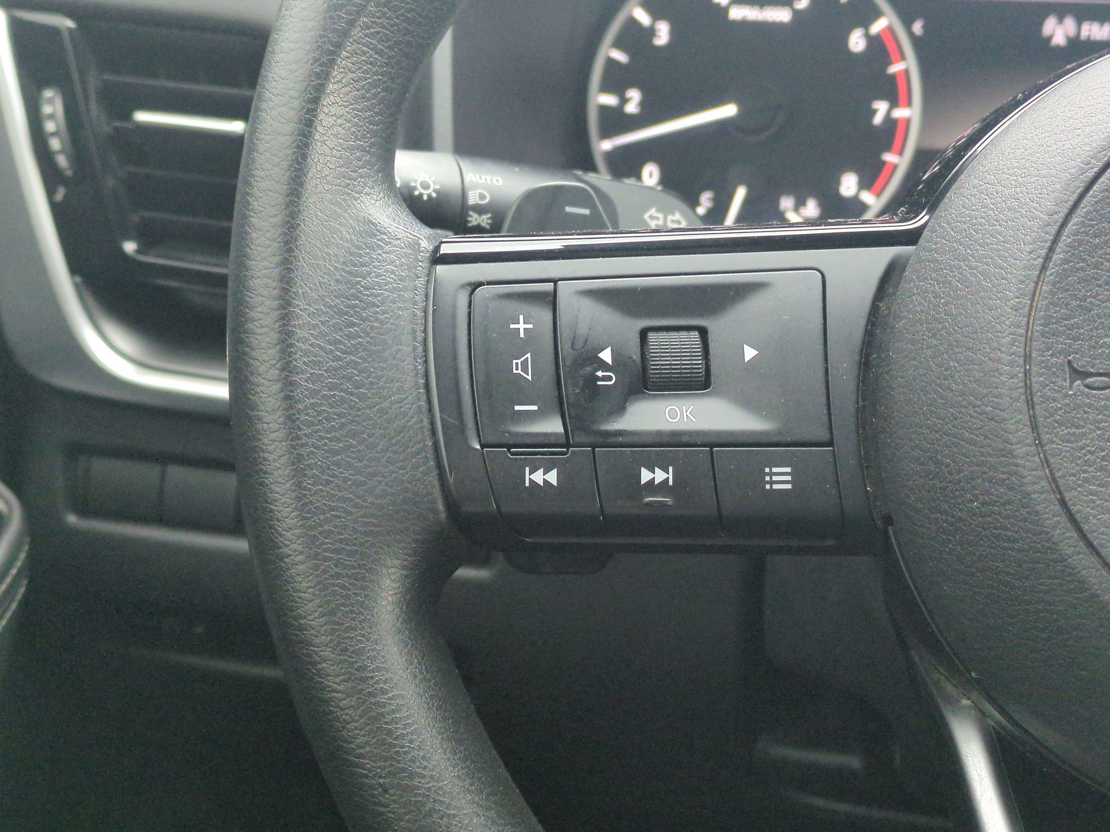 Used 2022 Nissan Rogue SV AWD/4WD image 18