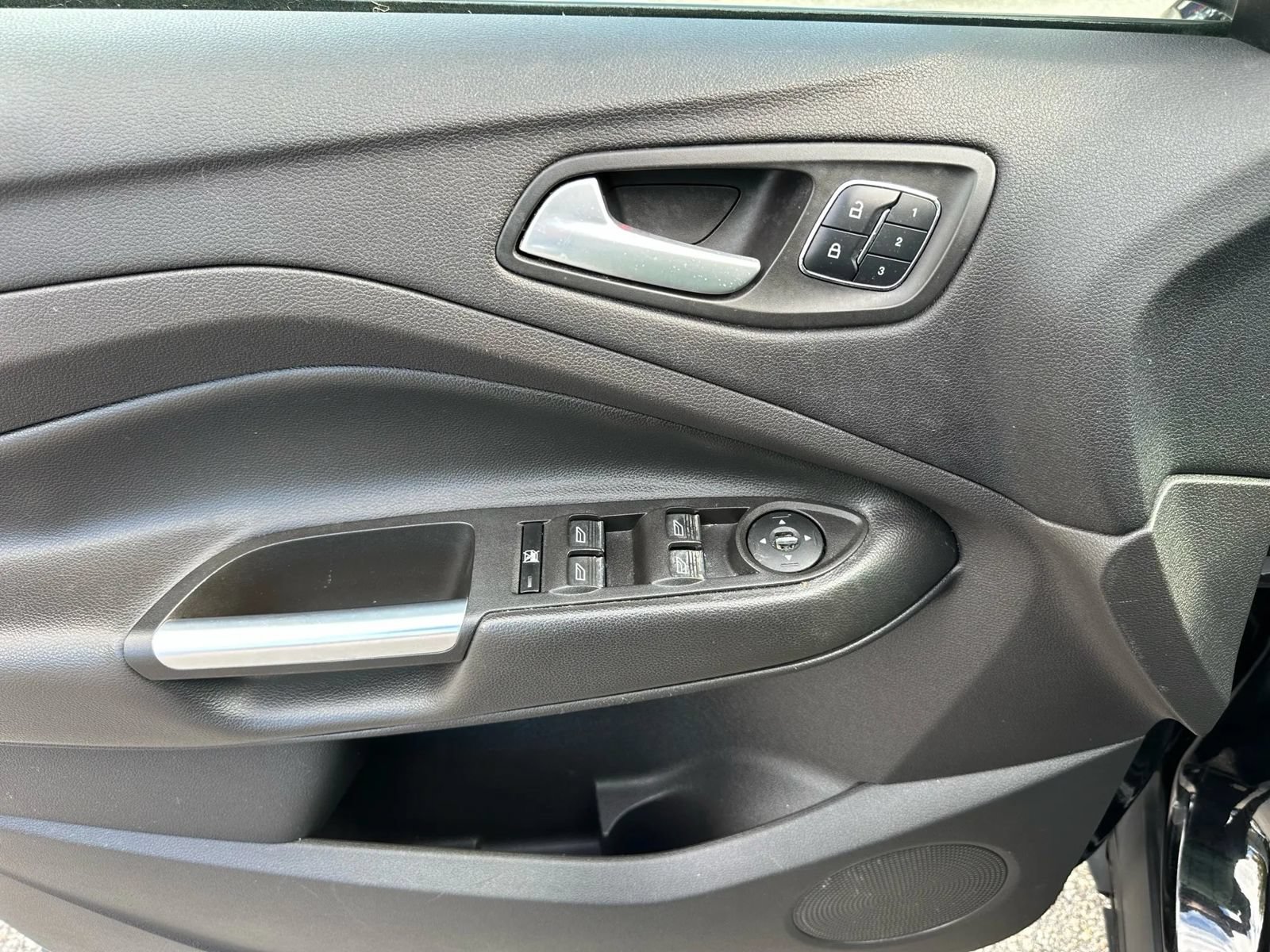 Used 2016 Ford Escape Titanium AWD/4WD image 11